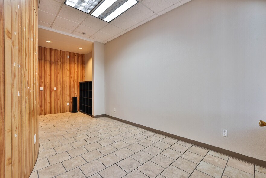 More Photos Of 1925-1949 Concourse Dr, San Jose Light Distribution For Lease