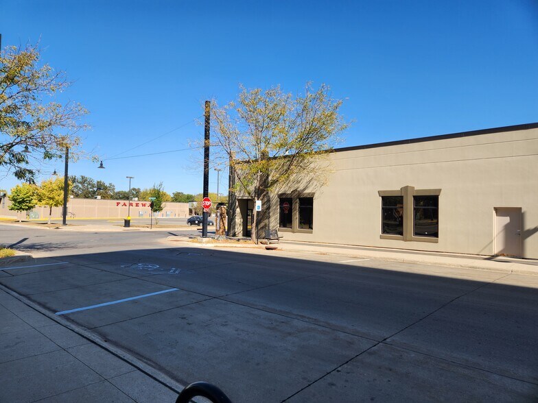 More Photos Of 305 N Federal Ave, Mason City Freestanding For Sale