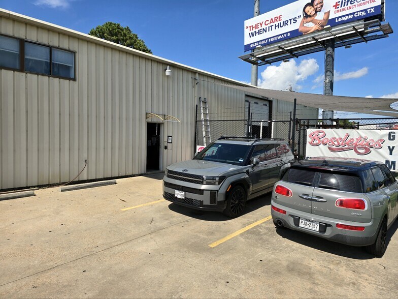 More Photos Of 7915 FM 517 Rd W, Dickinson Warehouse For Sale