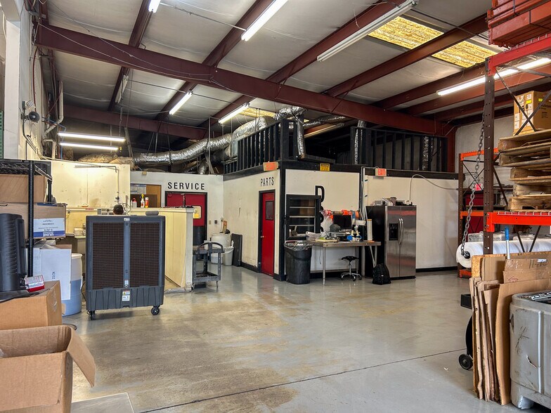 More Photos Of 4273 Domino Ave, North Charleston Warehouse For Lease