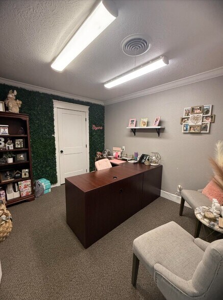 More Photos Of 1260 N Main St, Vidor Office For Sale