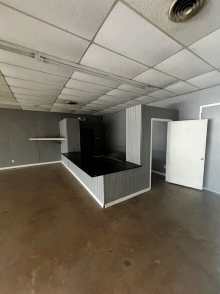 More Photos Of 368 A SH 75 N, Huntsville Freestanding For Lease