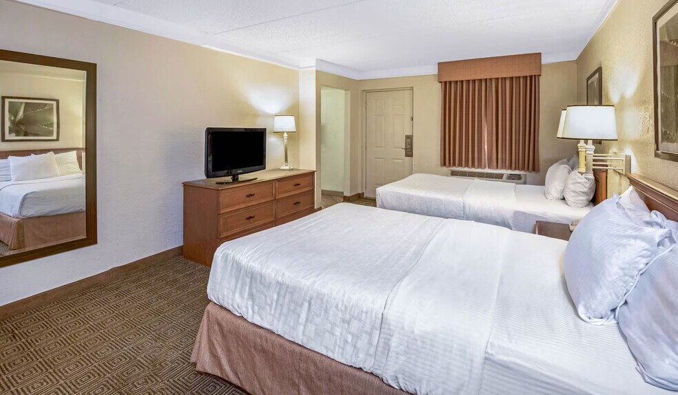 More Photos Of 6410 N Interstate 35, San Antonio Hotel For Sale