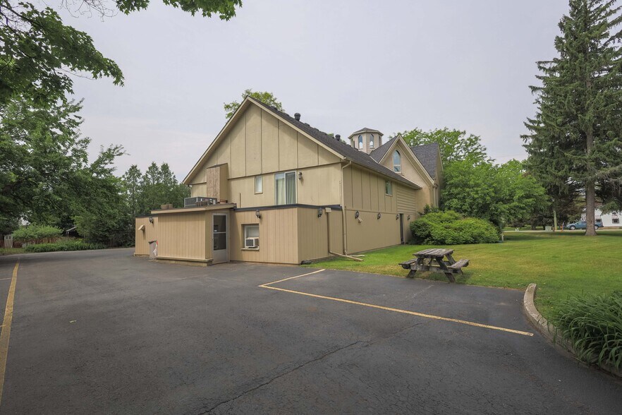 More Photos Of 646 Mount Pleasant Rd, Brant Freestanding For Sale