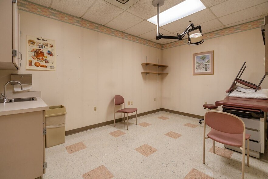 More Photos Of 6500 Preston Hwy, Louisville Medical For Lease