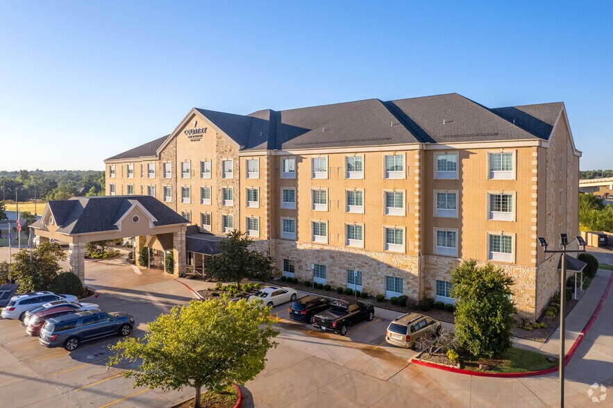 More Photos Of 13501 W Memorial Park Dr, Oklahoma City Hotel For Sale