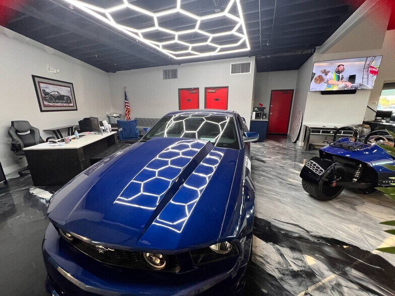 More Photos Of 8140 E Butherus Dr, Scottsdale Auto Dealership For Lease