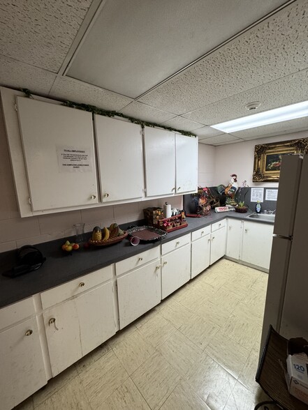 More Photos Of 8716 SE 15th St, Oklahoma City Distribution For Sale