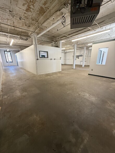 More Photos Of 100 Factory St, Nashua Warehouse For Lease