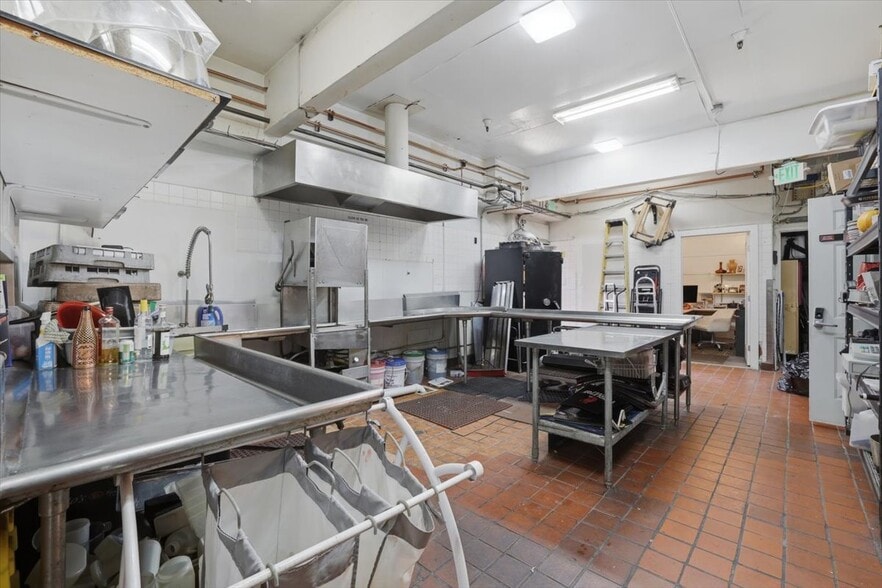 More Photos Of 3330 N Academy Blvd, Colorado Springs Bar For Sale