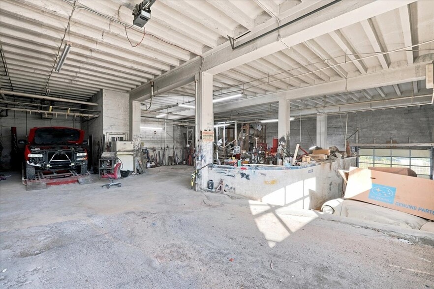 More Photos Of 529 E Broadway Ave, Maryville Auto Repair For Sale