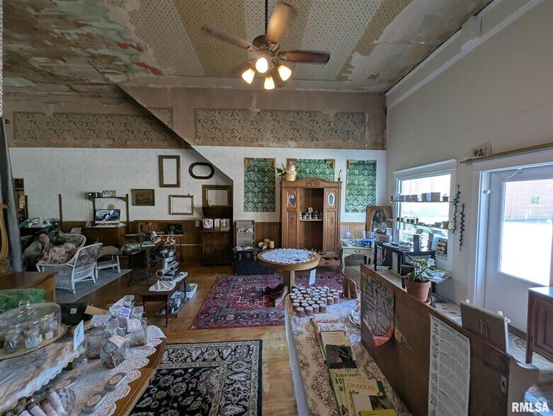 More Photos Of 412-414 Locust St, Delavan General Retail For Sale