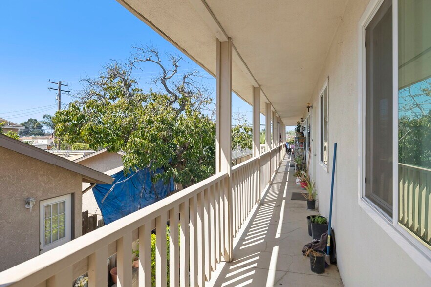 More Photos Of 611 S E St, Oxnard Apartments For Sale