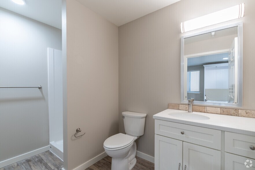 More Photos Of 2320 NW Lakeside Pl, Bend Multifamily For Sale