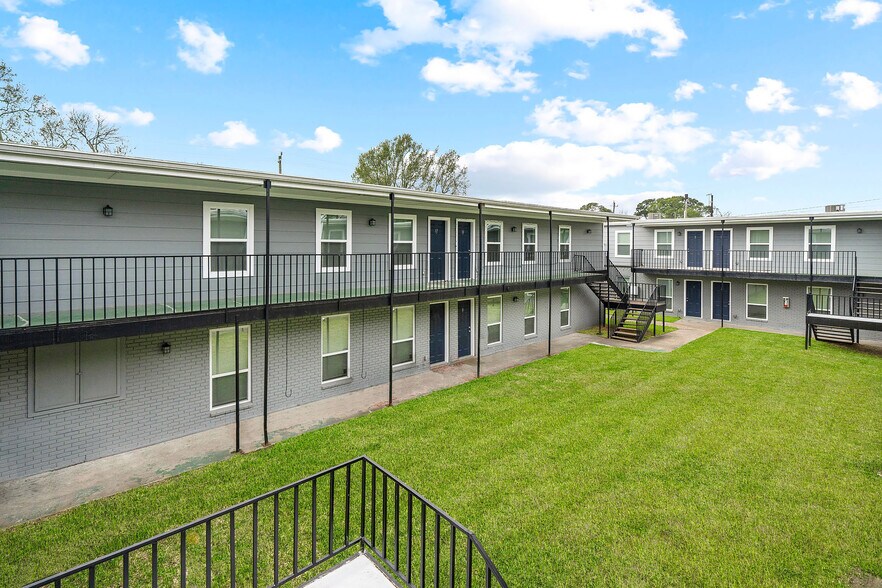 More Photos Of 6403 Sloan St, Houston Apartments For Sale