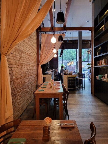 More Photos Of 819 S Flower St, Los Angeles Hotel For Lease