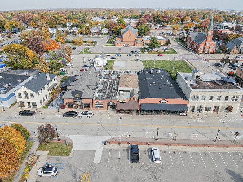 More Photos Of 104 Macomb Pl, Mount Clemens Restaurant For Sale