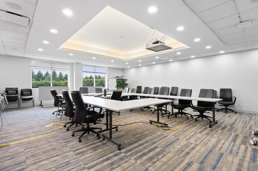 More Photos Of 662 Penn St, Newtown Office For Sale