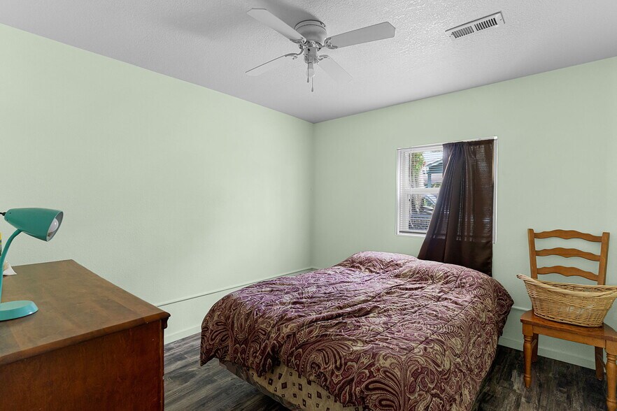 More Photos Of 102 Orange Ave, Edgewater Flex For Sale