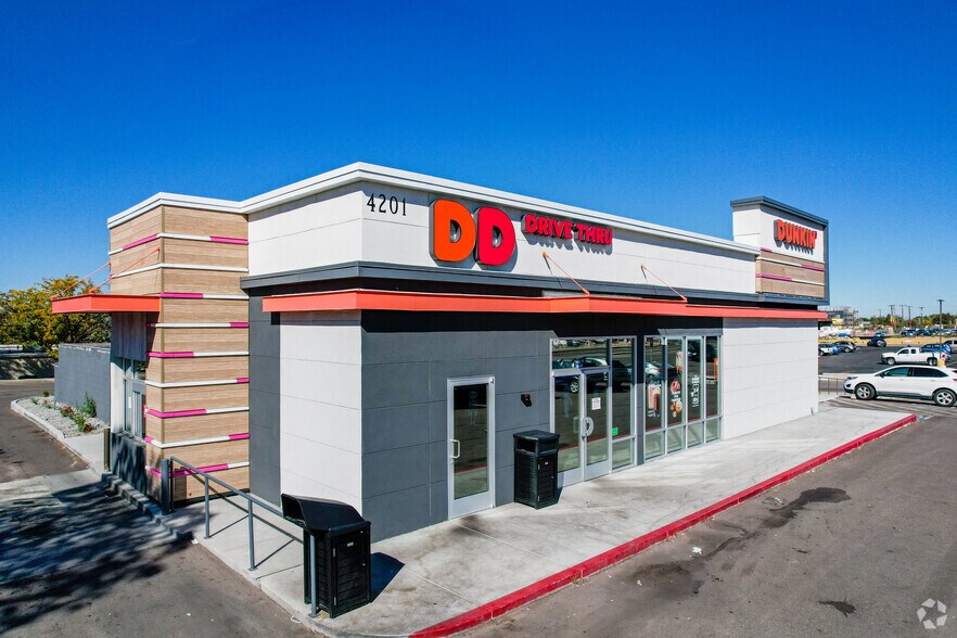 Primary Photo Of 4201 Wyoming Blvd NE, Albuquerque Restaurant For Lease