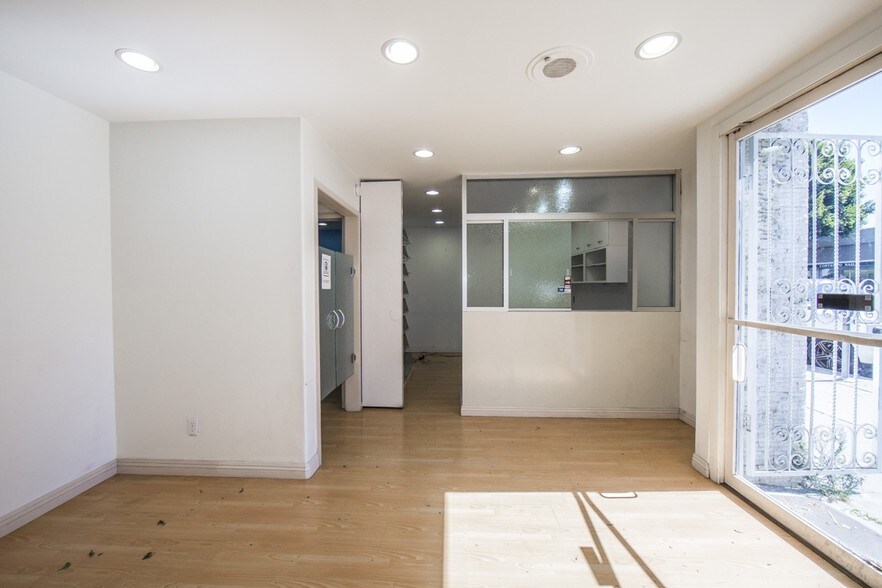 More Photos Of 852 S Robertson Blvd, Los Angeles Medical For Lease
