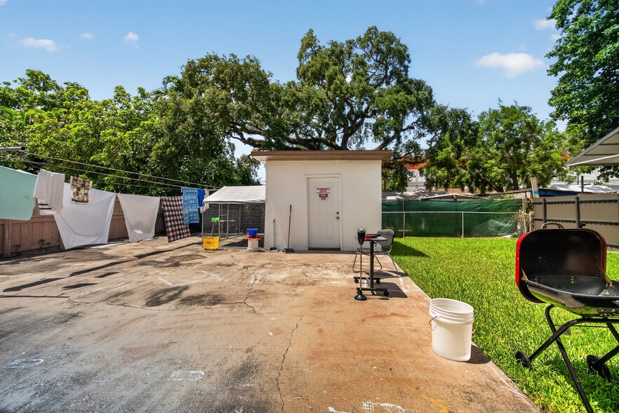 More Photos Of 7151 SW 42nd St, Miami Assisted Living For Sale