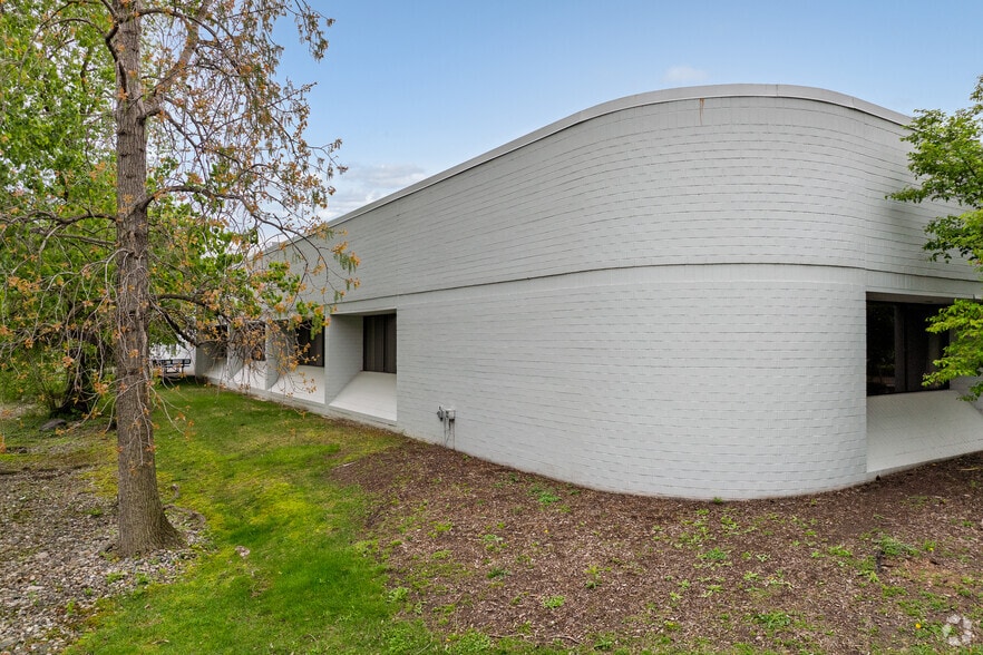 More Photos Of 2700 Product Dr, Rochester Hills Warehouse For Lease