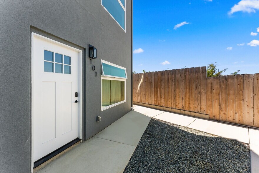 More Photos Of 4864 Fond du Lac Ct, San Diego Apartments For Sale