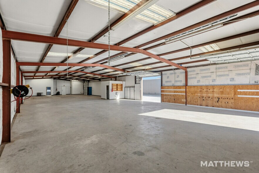 More Photos Of 112 Commercial Pl, Schertz Warehouse For Lease