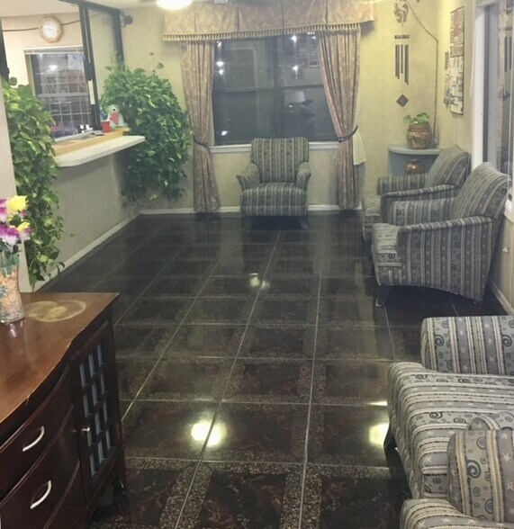 More Photos Of 600 W Palestine St, Mexia Hotel For Sale