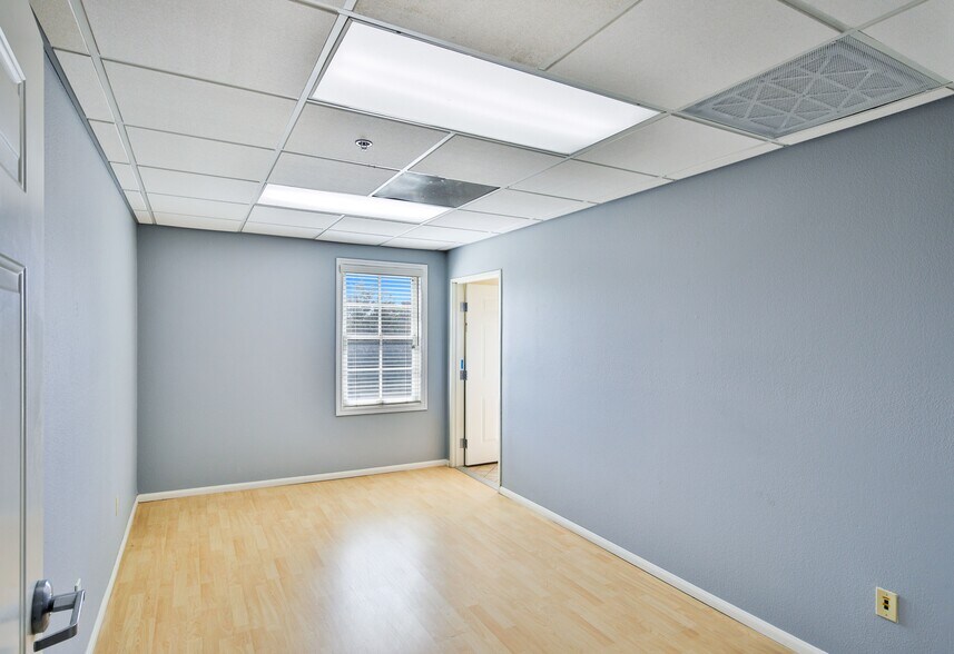 More Photos Of 16829 Saticoy St, Van Nuys Industrial For Sale