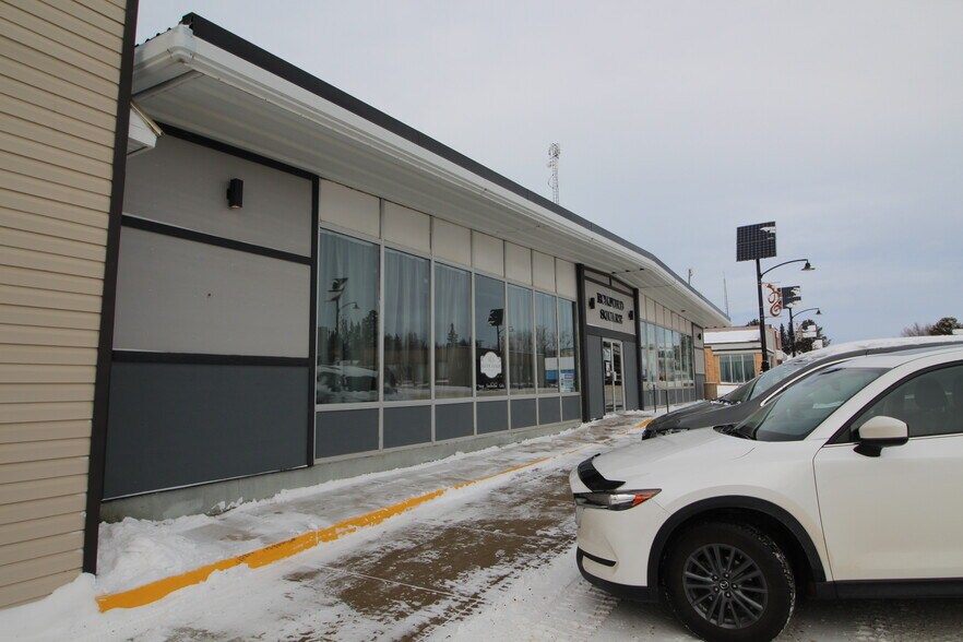 More Photos Of 5016 50th St, Eckville General Retail For Sale