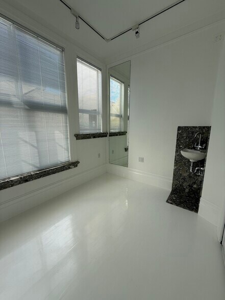More Photos Of 3516 Sacramento St, San Francisco Storefront Retail Office For Lease