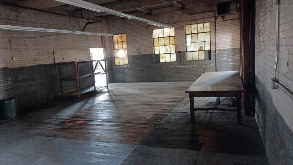 More Photos Of 19-29 Lafayette St, Hartford Distribution For Sale