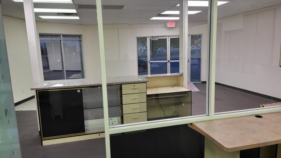 More Photos Of 303 Kansas Ave, Henderson Service For Lease