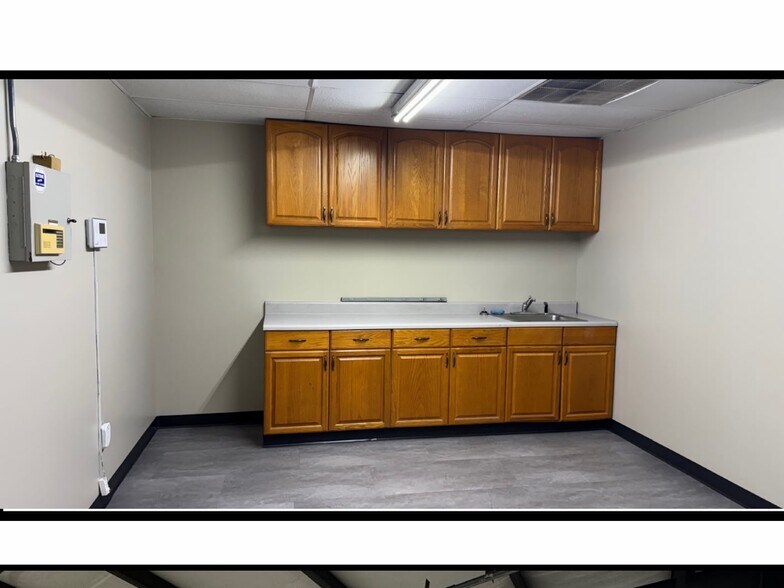 More Photos Of 600 Tipton Pl, Greensboro Flex For Lease