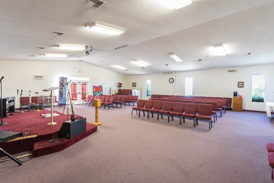 More Photos Of 7620 La Mancha Way, Sacramento Religious Facility For Sale