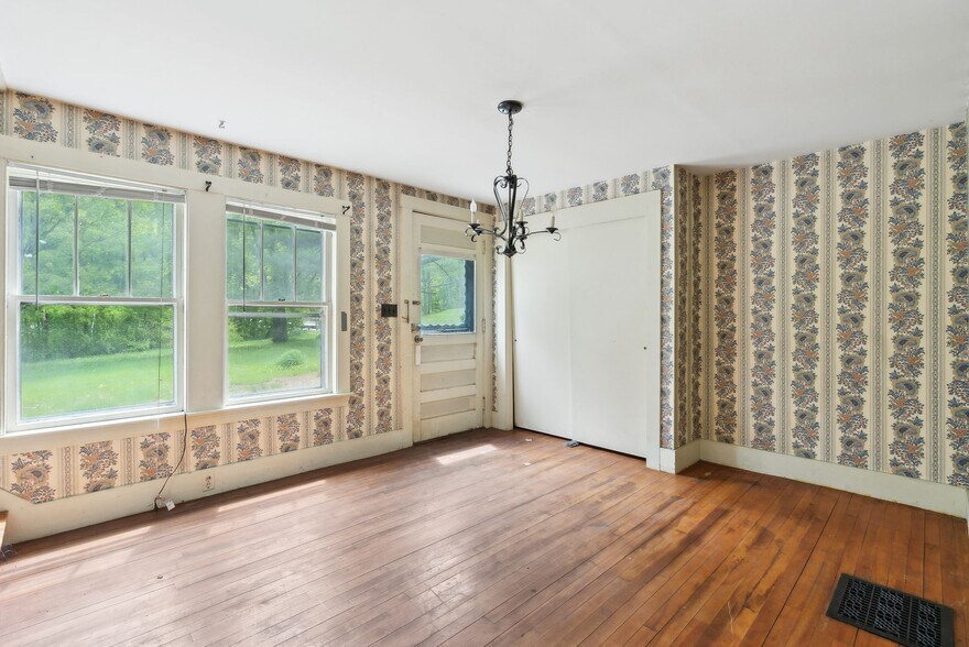 More Photos Of 705 Maine Ave, Farmingdale Multifamily For Sale