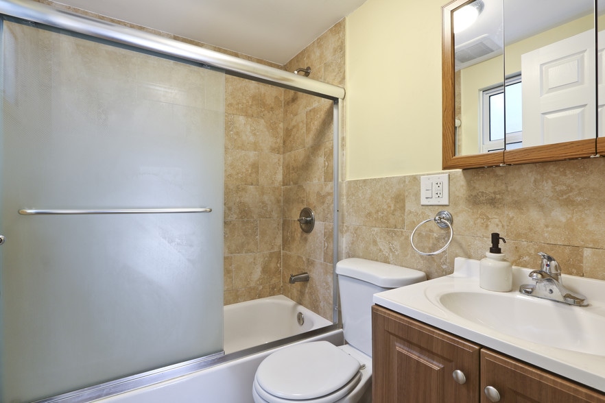 More Photos Of 2630 Natoma St, Coconut Grove Apartments For Sale