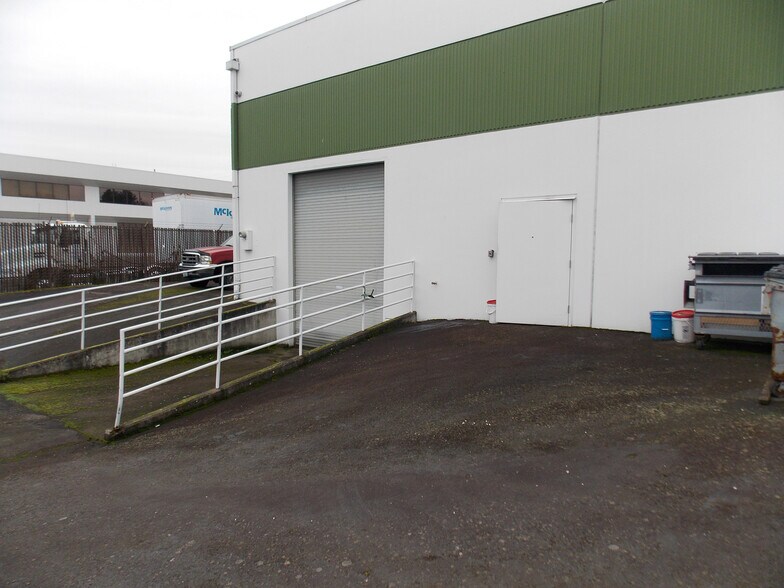 More Photos Of 5921 N Marine Dr, Portland Warehouse For Sale