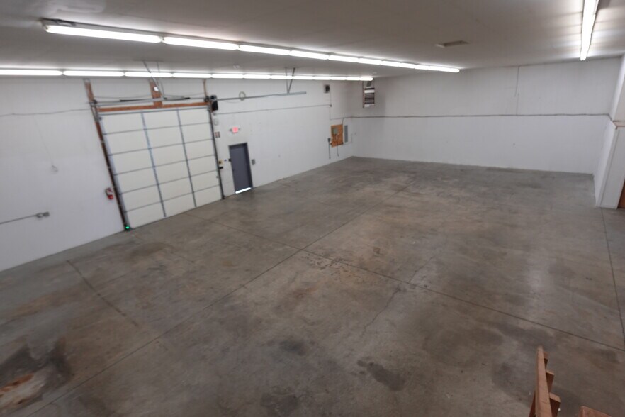 More Photos Of 6010-6012 E Trent Ave, Spokane Showroom For Lease