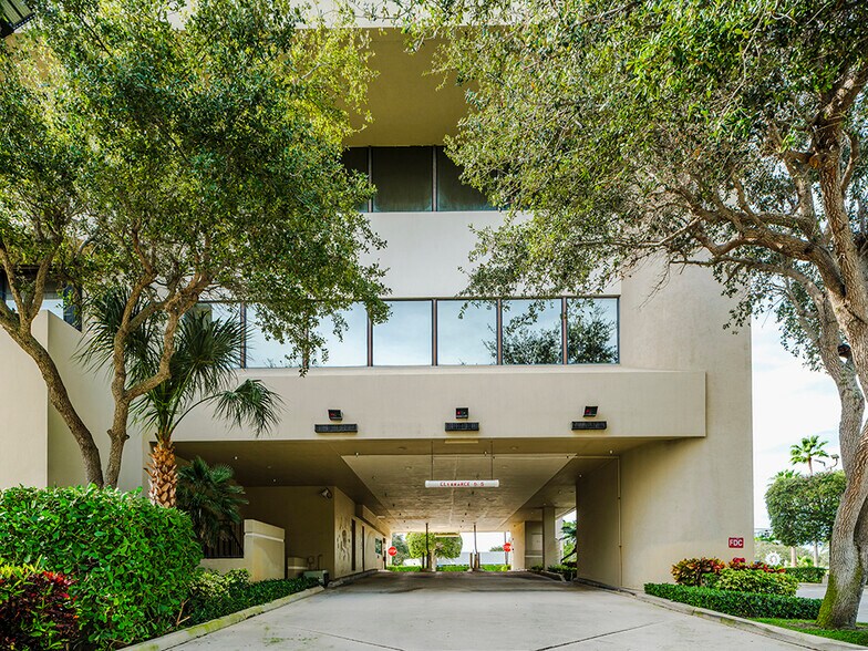 More Photos Of 660 US 1 Hwy, North Palm Beach Office For Sale