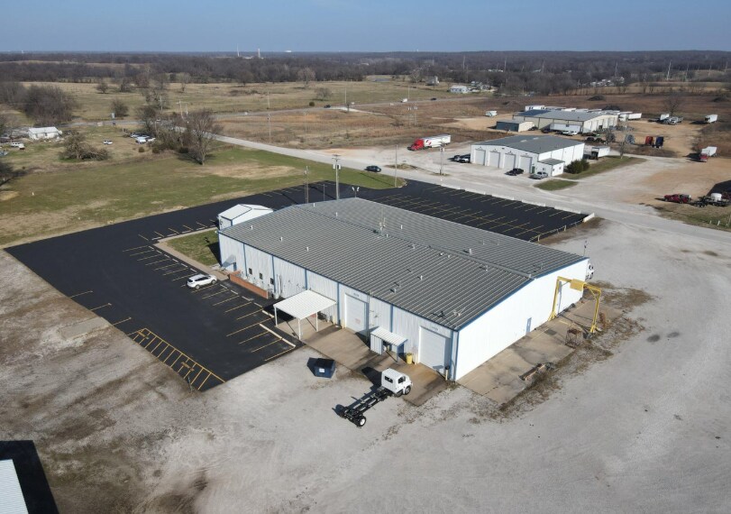 More Photos Of 302 Thunder Rd, Duenweg Warehouse For Lease