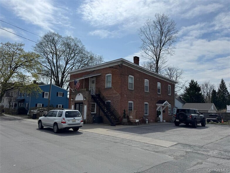 More Photos Of 145 Charles St, Montgomery Office For Lease