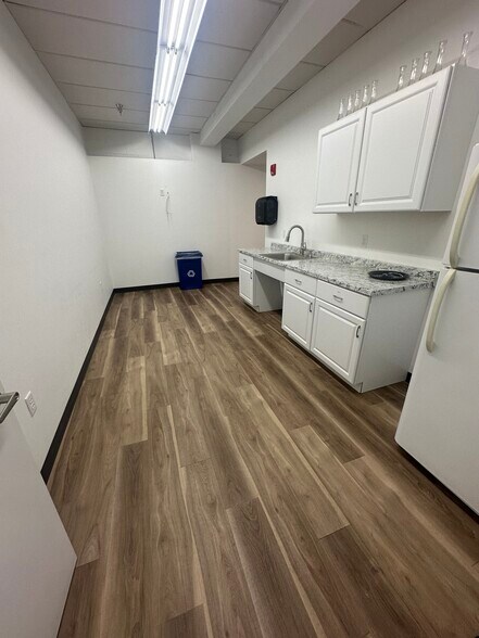 More Photos Of 28 S Orleans Rd, Orleans Bank For Sale