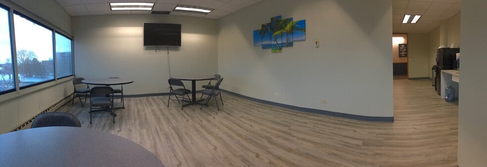 More Photos Of 246 E Janata Blvd, Lombard Medical For Lease