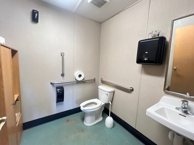 More Photos Of 629 Spruce Street, Sault Sainte Marie Industrial For Sale