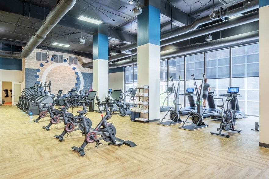 More Photos Of 101 S Tryon St, Charlotte Office Residential For Lease