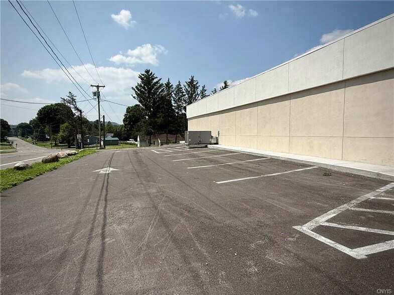 More Photos Of 3505 West Rd, Cortland Freestanding For Lease