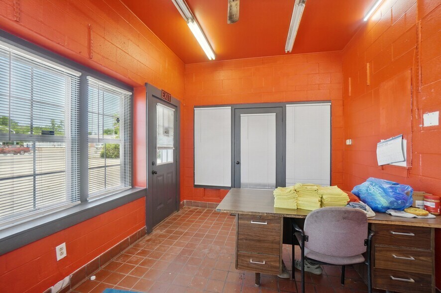 More Photos Of 4500 Dixie Hwy, Franklin Auto Repair For Sale